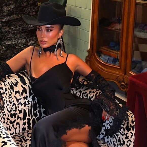 Black cowboy hat - Picture 3 of 12